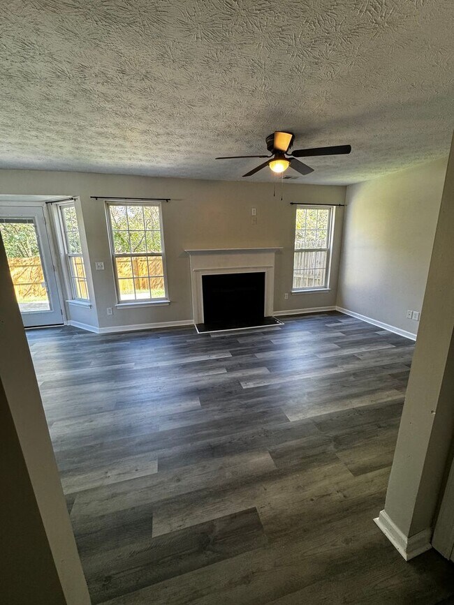 Photo - Newly renovated 3 bed/ 2.5 bath near Nasvh... House