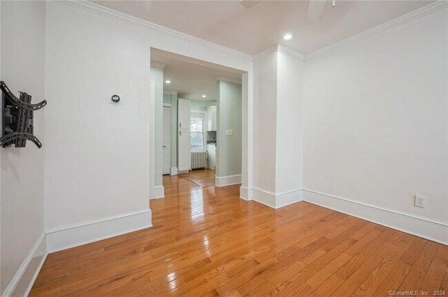 Building Photo - 119 Halstead Ave