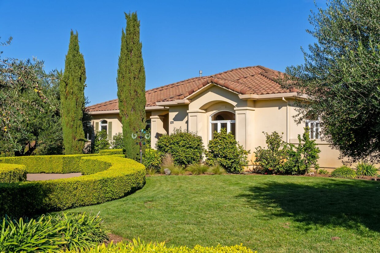 Foto principal - Monticello Road Home with Scenic Vineyard Views