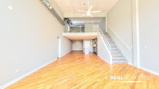 Building Photo - 2320 N Damen Ave