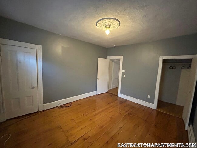 Foto del edificio - 284 Chelsea St