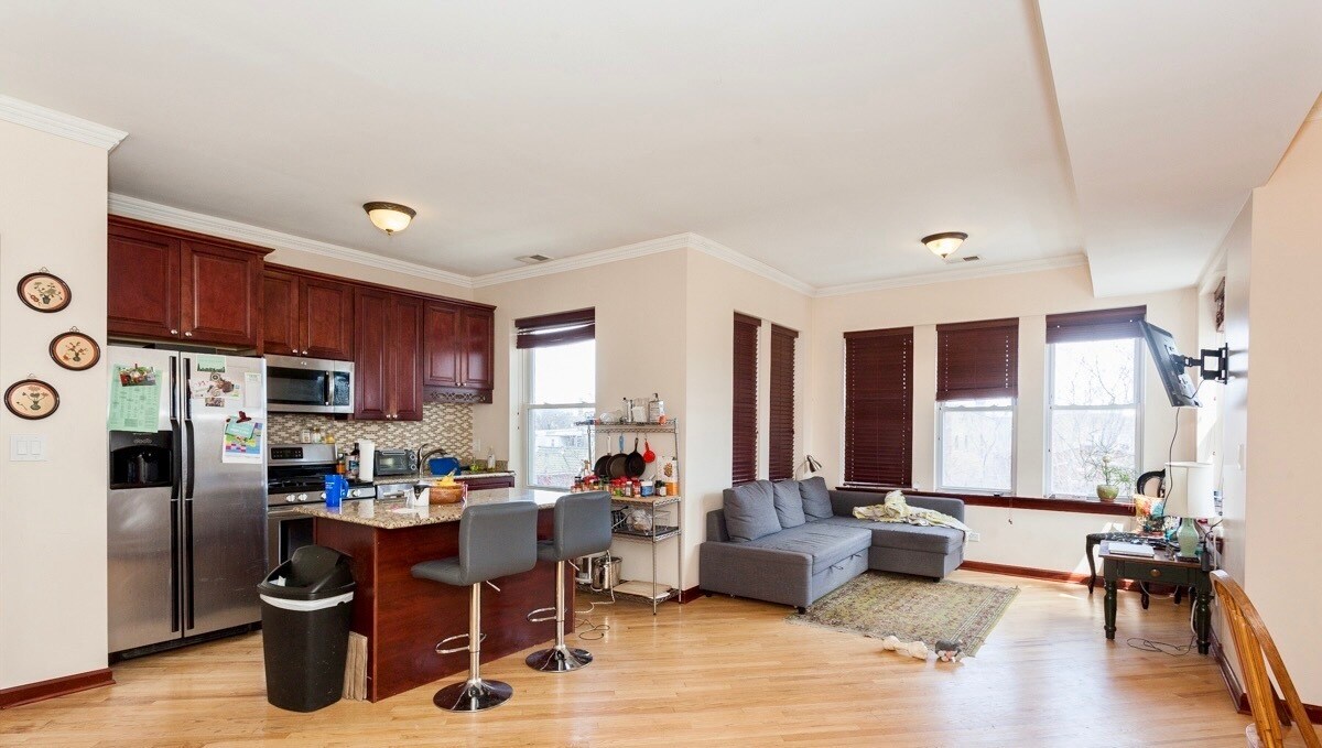 Foto del edificio - 4900 N Drake Ave