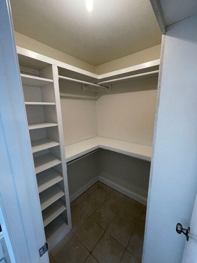 Foto del edificio - 4 bed 2 bath in Crossgates of Brandon