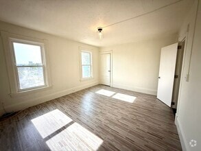 Building Photo - 471 Central St