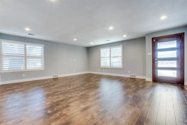 Foto del edificio - 6353 E Lovers Ln