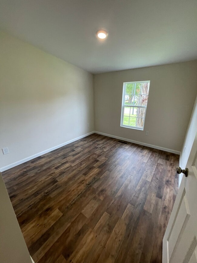 Building Photo - 1745 Bridgewater Dr