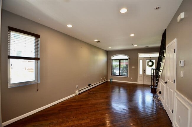 Foto del edificio - 5198 Hylan Blvd