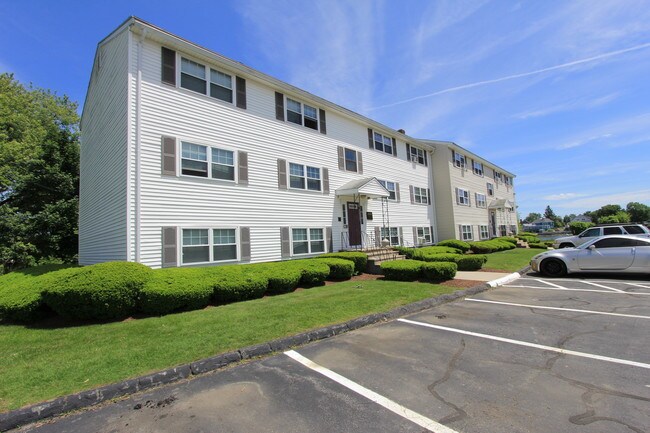 Building Photo - 6 River Dr