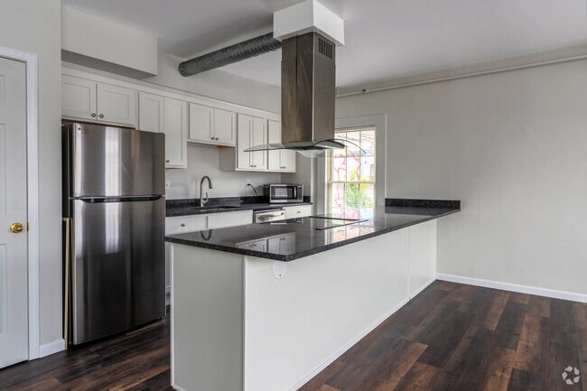 1BR, 1BA - Kitchen/Dining Room - Worthy III LLC