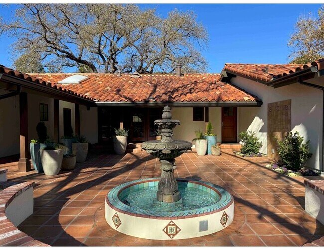 Foto del edificio - 28910 Wagon Rd