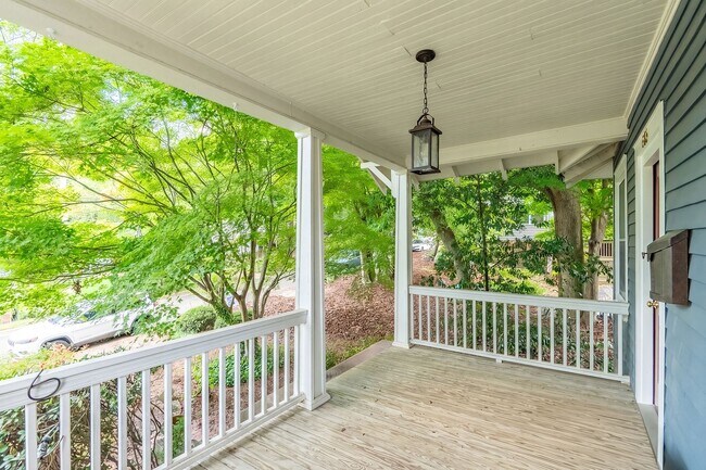 Building Photo - Downtown Raleigh Bungalow: Available September 11th