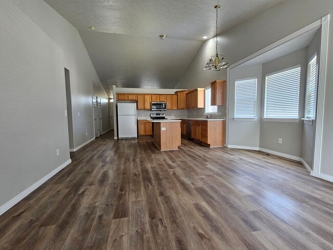 Building Photo - 6663 S High Bluff Dr