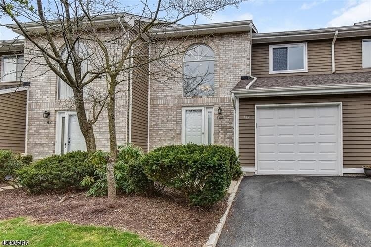 Primary Photo - 144 Castle Ridge Dr
