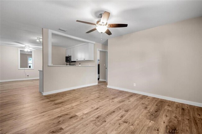 Building Photo - 920 Johnston St