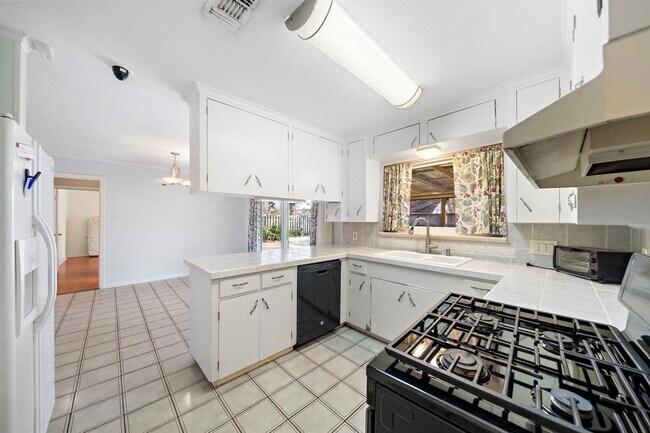 Foto del edificio - 6213 Grape St