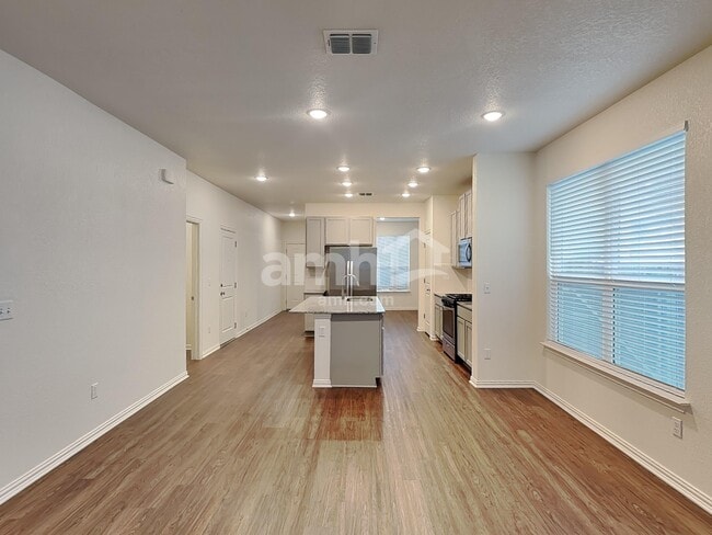 Building Photo - 457 Pebble Bend