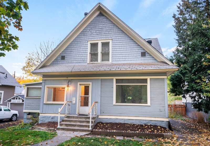 1819 S Grand Blvd Unit 2, Spokane, WA 99203 Condo for Rent in Spokane, WA