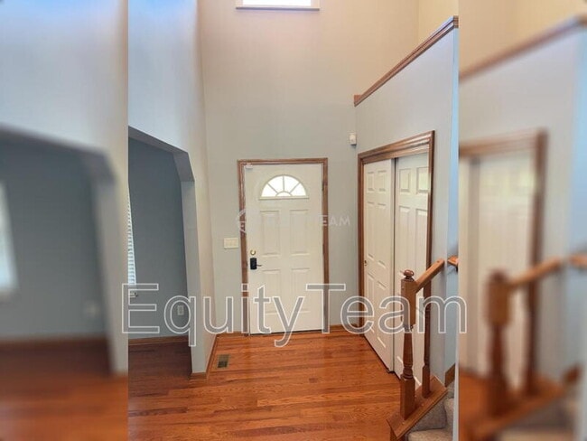 Building Photo - 5781 Meadow View Dr