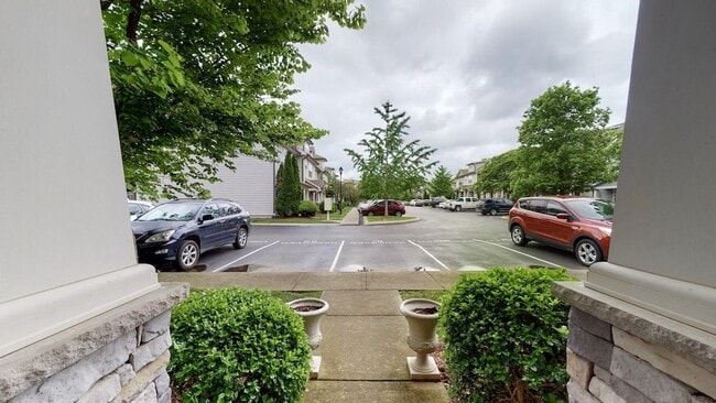 Building Photo - 553 Rosedale Ave