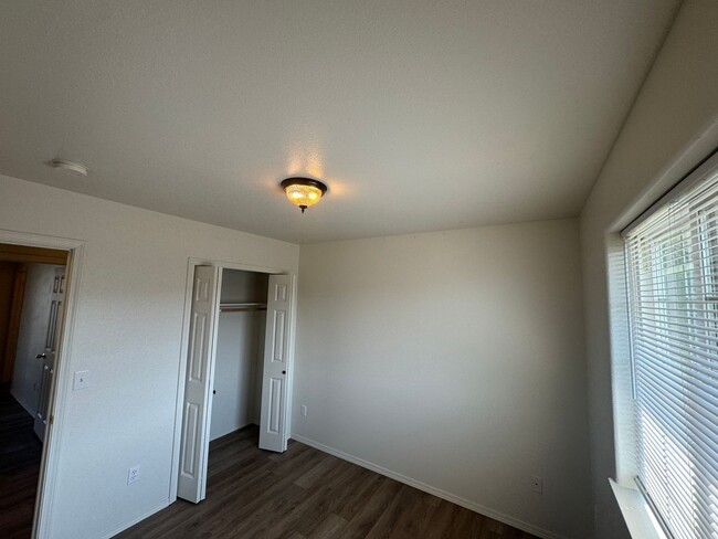 Building Photo - d2233