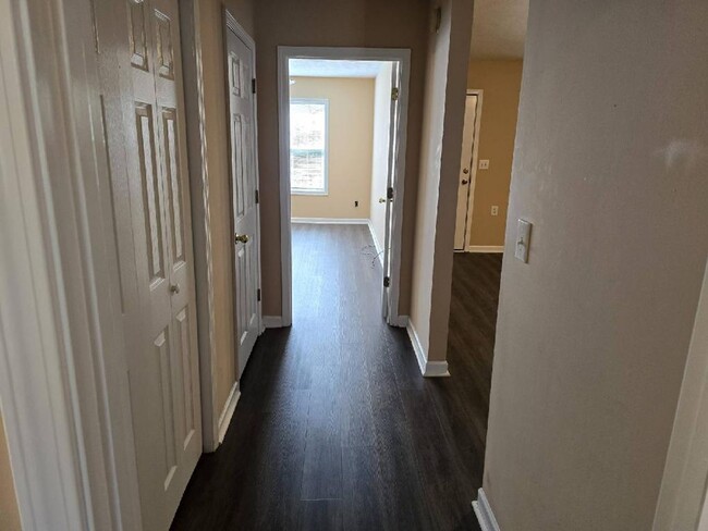 Building Photo - Jacksboro 37757 - 1 bed, 1 bath villa - Ca...