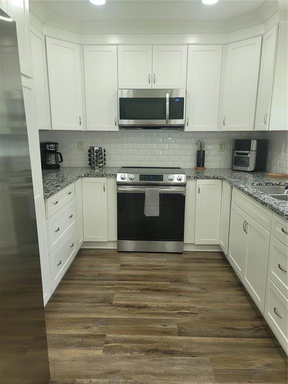 Foto del edificio - 2400 NE 57th Pl
