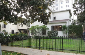 Building Photo - 5404 Rosewood Ave
