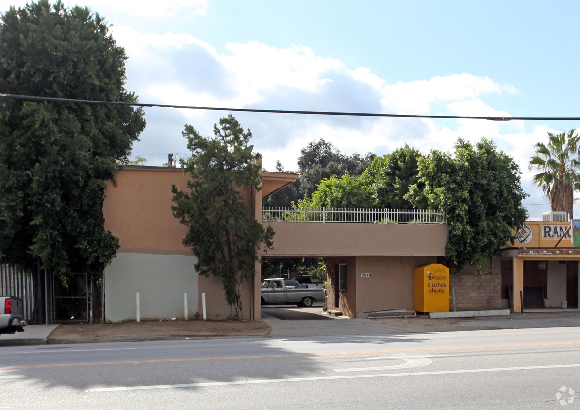 Building Photo - 12949 San Fernando Rd