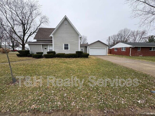 Building Photo - 706 School St