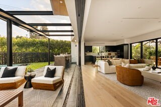 Foto del edificio - 5988 W 76th St