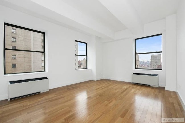 Building Photo - 15 Wall St