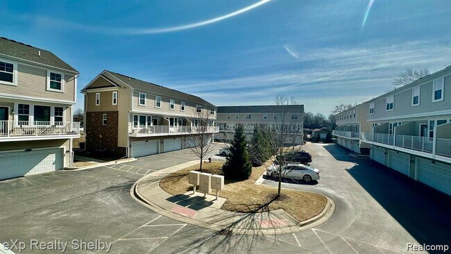 Foto del edificio - 1071 N Sherman Dr