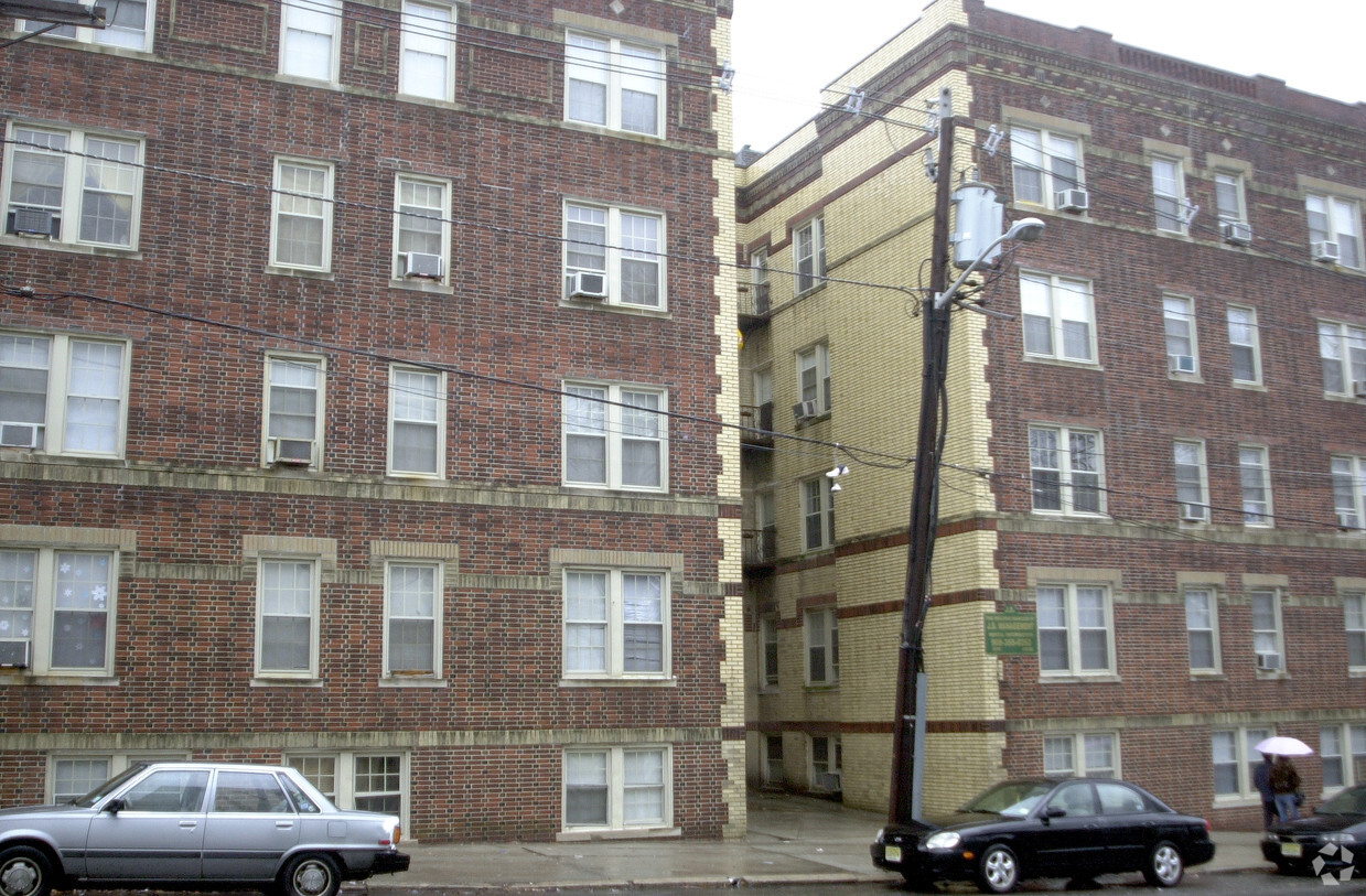 Belmont Court - Belmont Court Apartment