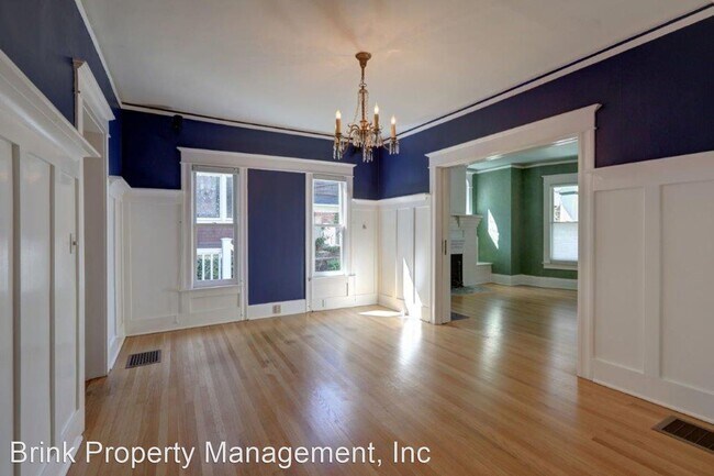 Building Photo - 3 br, 2.5 bath House - 728 Broadway E