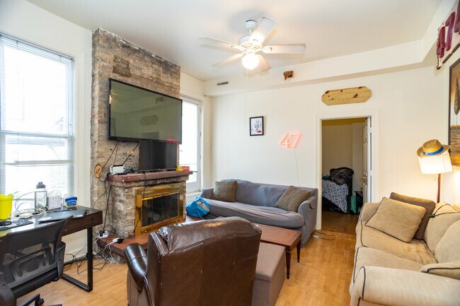 Foto del edificio - 958 W Webster Ave