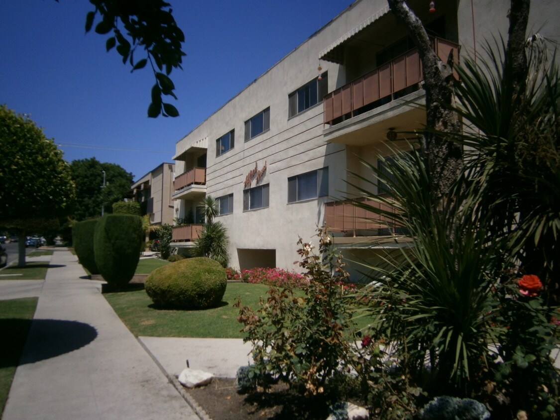 Primary Photo - 842 N Alfred St