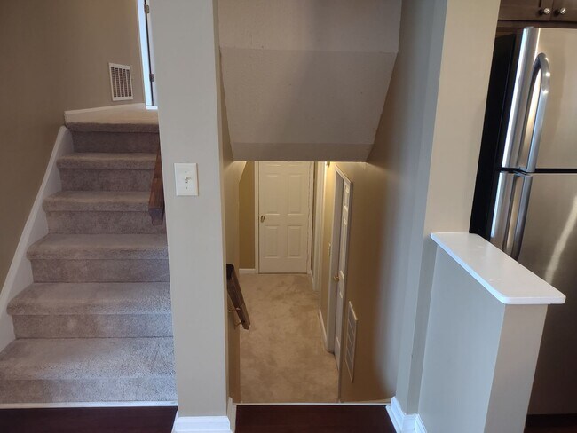Building Photo - Lovely Upgraded Tri Level Home in Irmo!