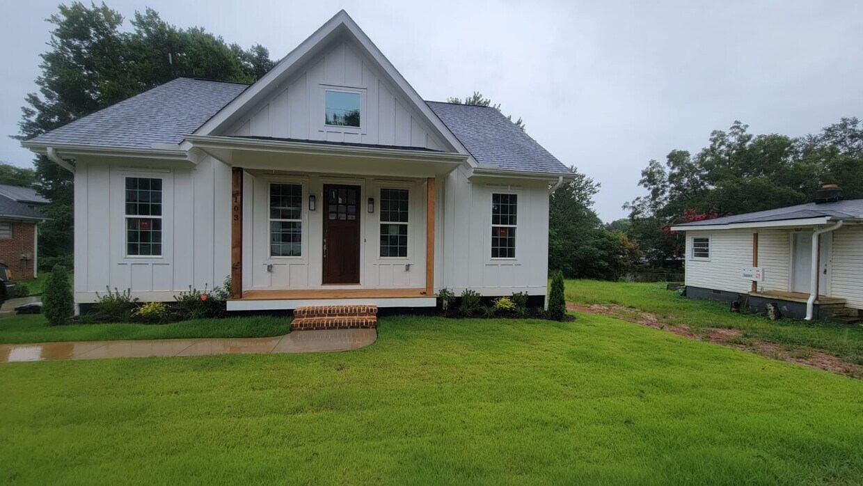 Primary Photo - 103 Wilson St