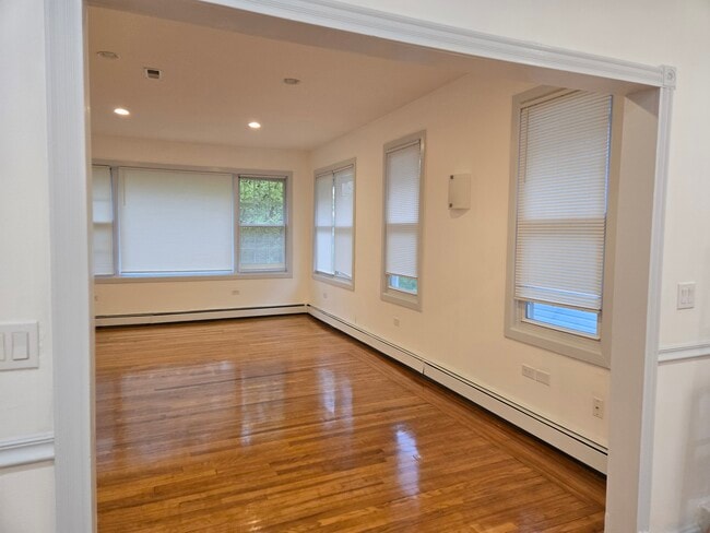Building Photo - 330 W Palisade Ave