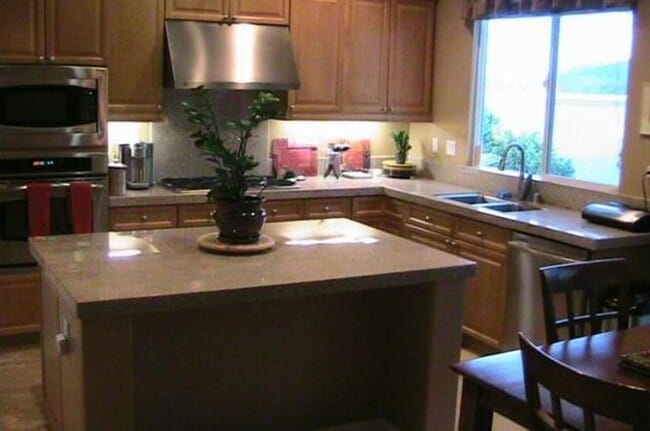 Building Photo - 2 Plaza Valenza, Lake Elsinore, CA, 92532
