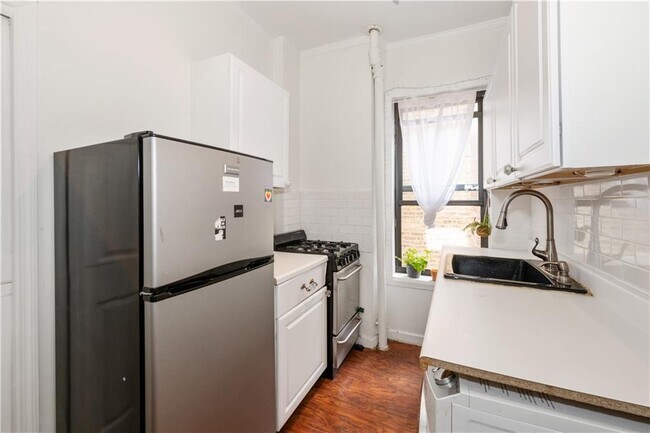 Foto del edificio - 339 Bedford Ave