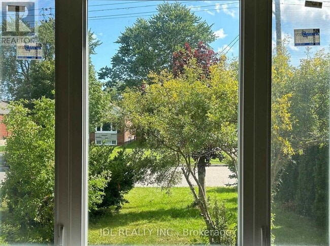 Building Photo - 8 Highwood Ave
