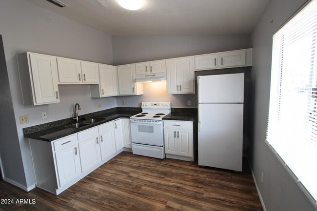 Building Photo - 4650 E Caballero St