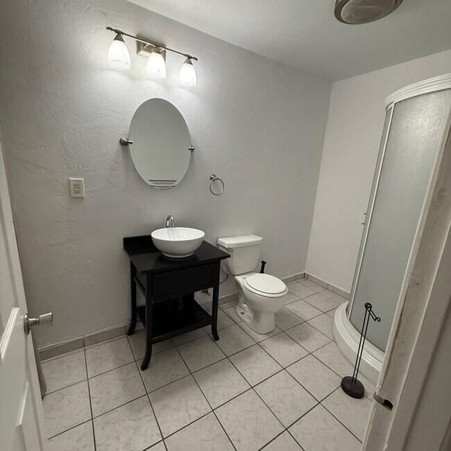 Foto del edificio - 933 Parkbrook St