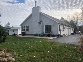 Building Photo - 407 E Cherry St