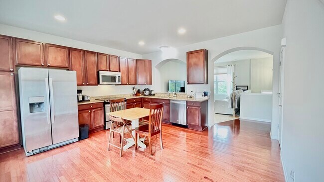Foto del edificio - 28000 Hopkins Dr