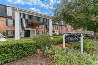 Building Photo - 8401 N New Braunfels Ave