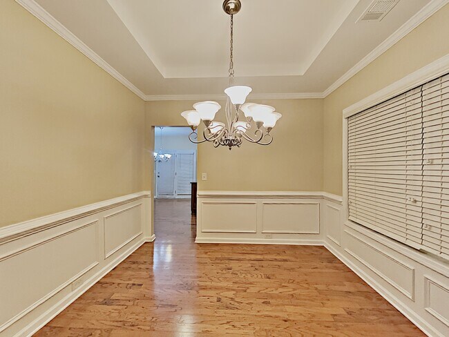 Building Photo - 537 Crestmont Lane