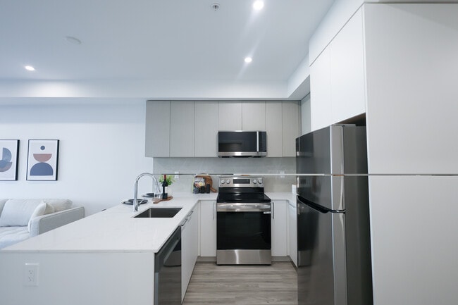 Building Photo - Cloveris