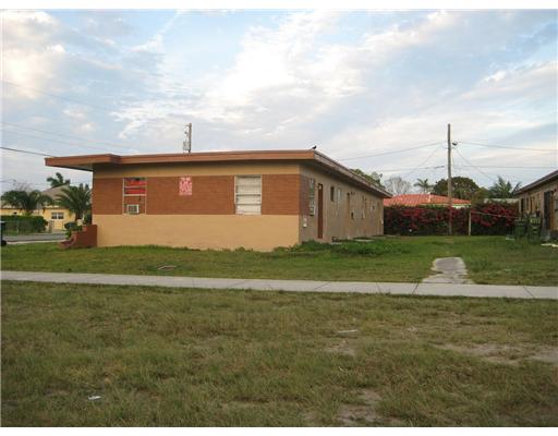 Building Photo - 1123 Krome Ter